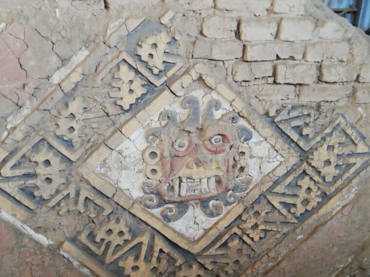 walking-by-moche-pyramids-shore-excursion-from-salaverry