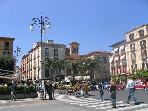 walking-food-tour-in-sorrento-with-food-tasting