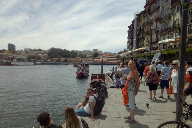walking-hiking-through-porto