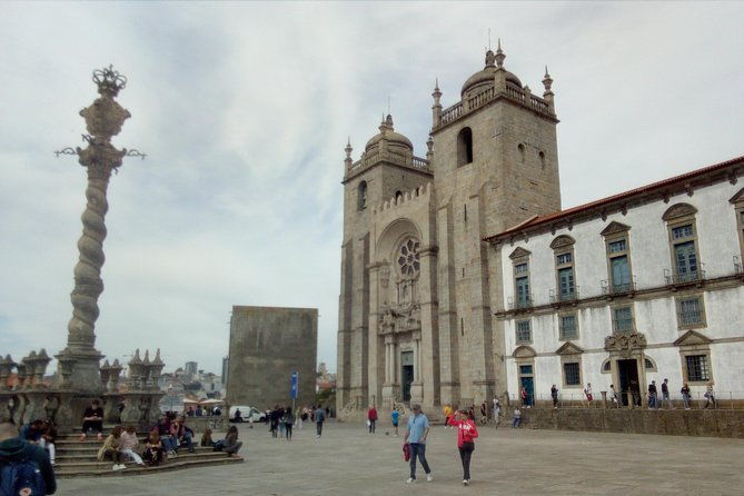 walking-hiking-through-porto