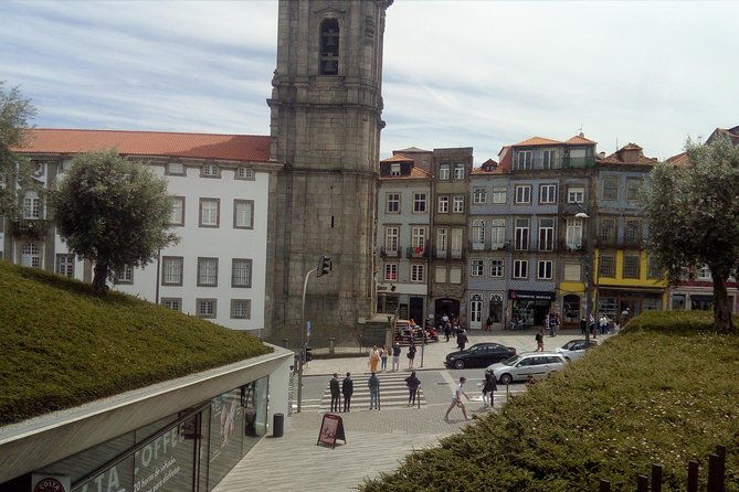 walking-hiking-through-porto