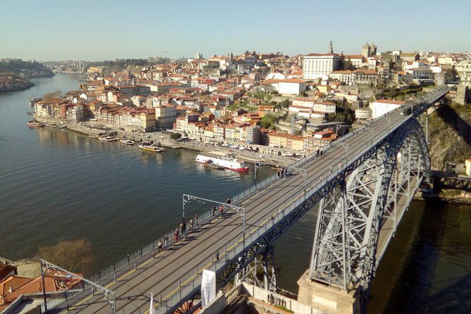 walking-hiking-through-porto