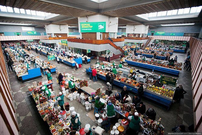 walking in the city - Experience the Local Market