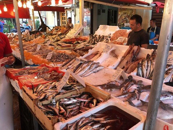 walking-in-the-historic-center-of-palermo-and-its-markets