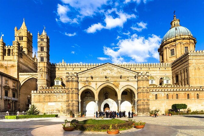 walking-in-the-historic-center-of-palermo-and-its-markets