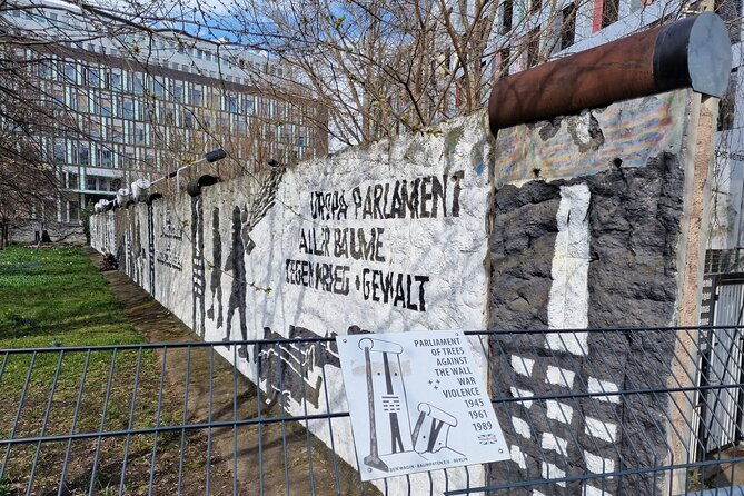 walking-on-the-wall-3-hour-tour-in-berlin-2