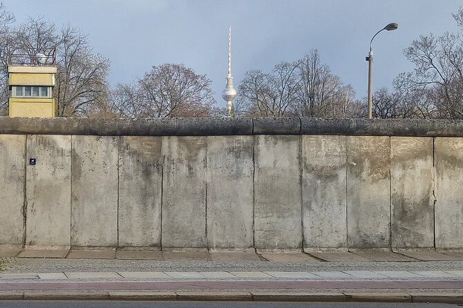 walking-on-the-wall-3-hour-tour-in-berlin-3