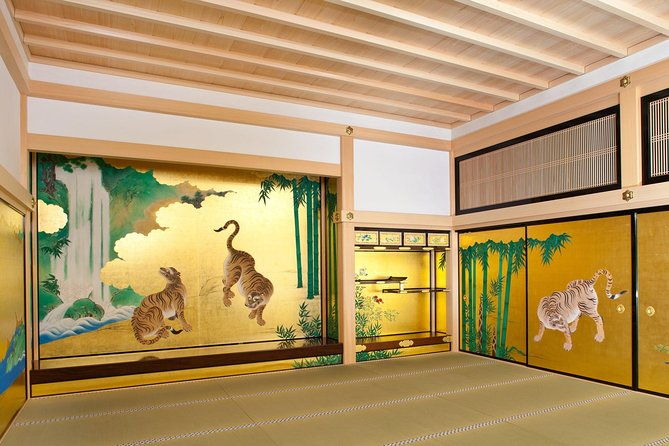 walking-small-group-nagoya-city-tour