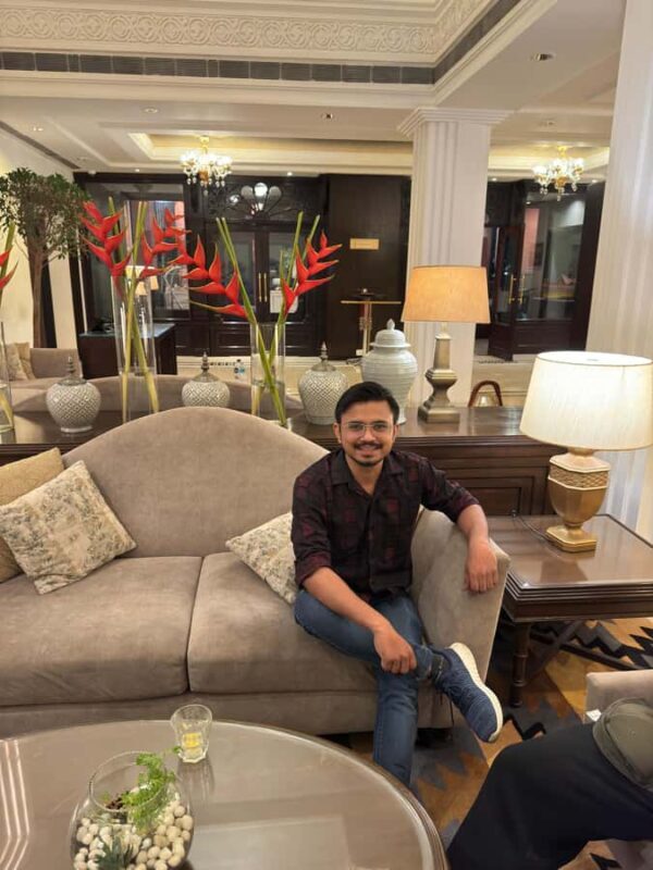 Walking through narrow street and exploring Ghats - Key Points