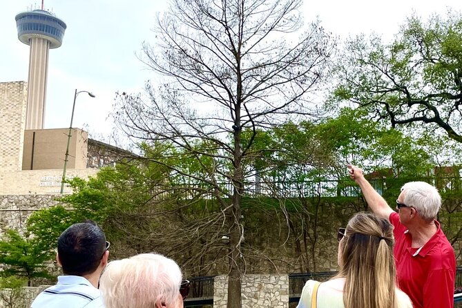 walking-tour-along-the-san-antonio-riverwalk-and-around-downtown