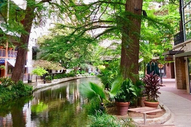 walking-tour-along-the-san-antonio-riverwalk-and-around-downtown