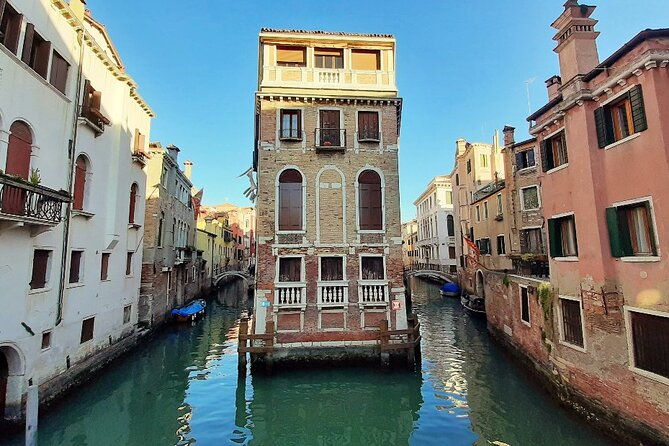 walking-tour-and-enchanting-gondola-journey-in-venice-2
