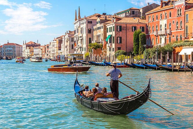 walking-tour-and-enchanting-gondola-journey-in-venice-4