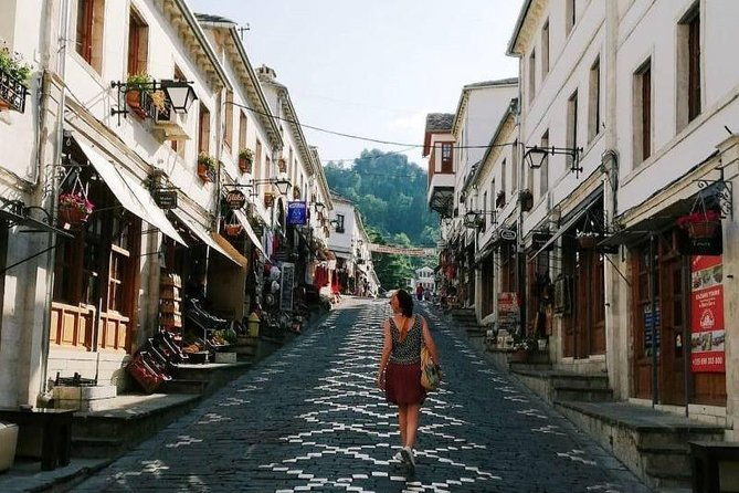 walking-tour-baazar-the-argjiro-castle-zekate-house