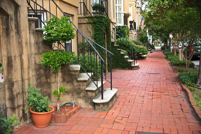 walking-tour-behind-the-scenes-movie-tour-midnight-in-the-garden