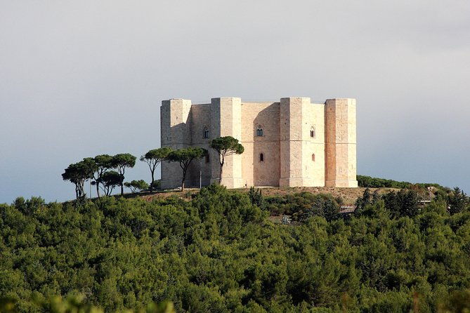 walking-tour-castel-del-monte-unesco-site