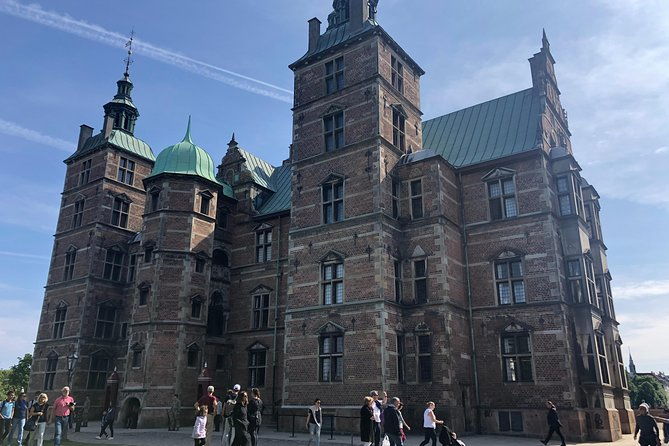 walking-tour-copenhagen-old-town-tivoli-park-included