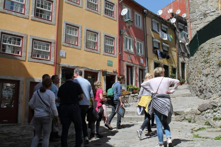 walking-tour-discover-portos-center-in-german-max-12-pax