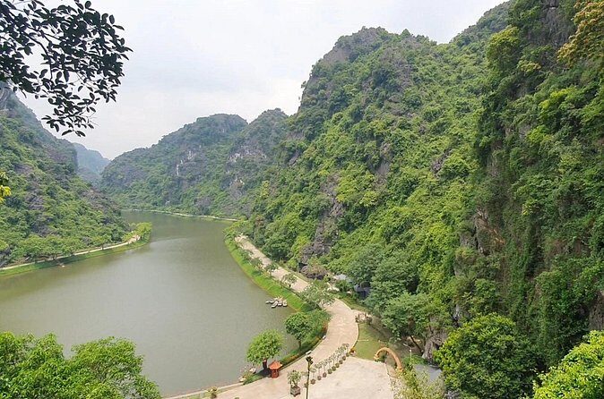 Walking Tour Explore Truong Yen Ninh Binh, - FAQ