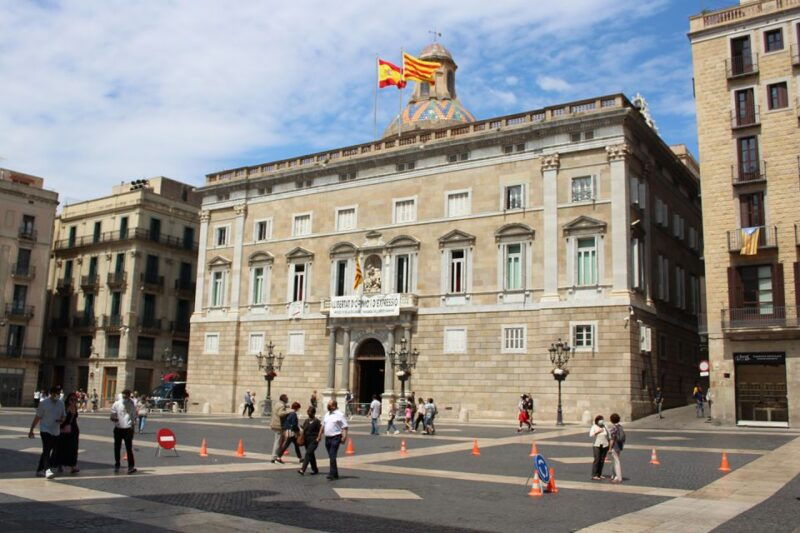 walking-tour-gothic-quarter-and-ramblasboat-trip
