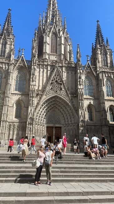 Walking Tour Gothic Quarter & Historic Center of Barcelona - Discovering the Gothic Quarter