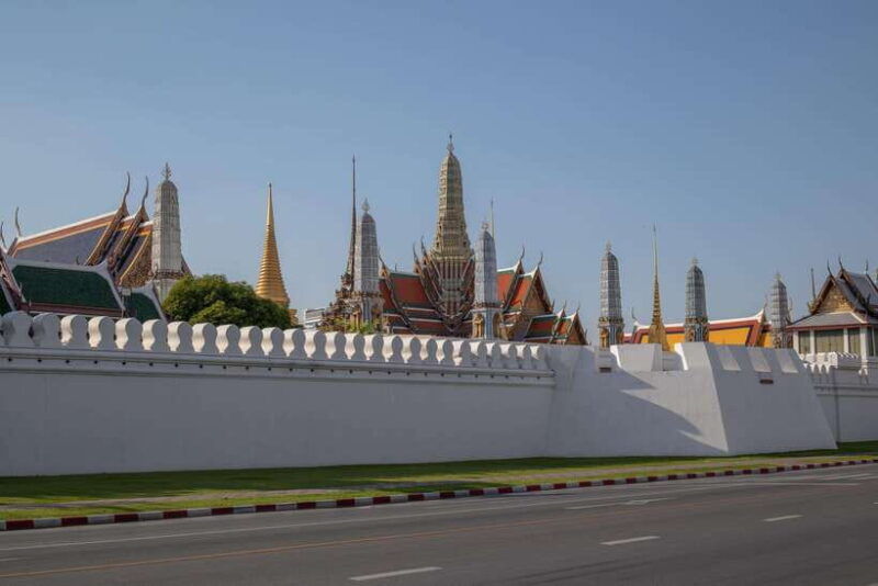 walking-tour-grand-palace-emerald-buddha-and-wat-pho