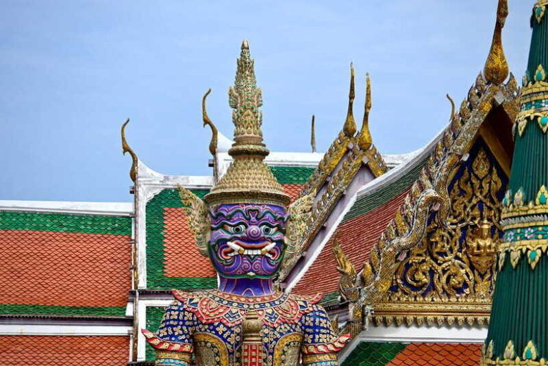 walking-tour-grand-palace-emerald-buddha-and-wat-pho