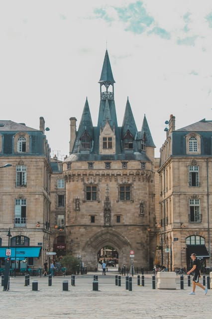 walking-tour-in-bordeaux-with-tastings-and-stories