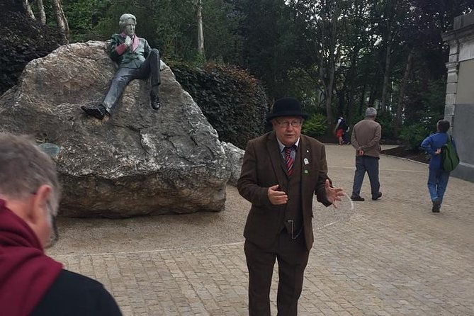 walking-tour-in-merrion-square-park-dublin-rogues-tour