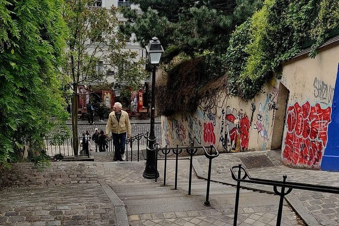 walking-tour-in-paris-montmartre-with-tastings-and-stories