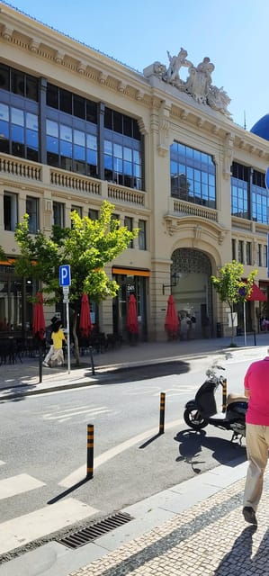 walking-tour-in-porto-with-unique-polaroid-photos-as-a-gift