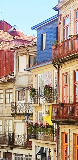 walking-tour-in-porto-with-unique-polaroid-photos-as-a-gift