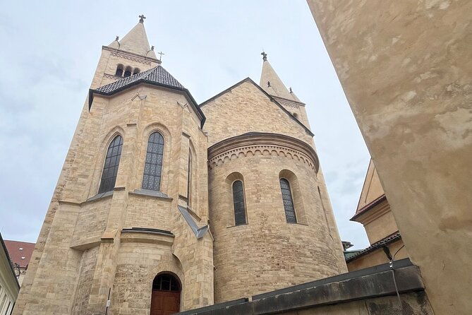 walking-tour-in-prague-castle-complex-by-czechoslovak-local