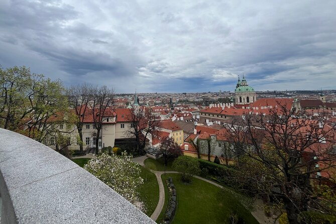walking-tour-in-prague-castle-complex-by-czechoslovak-local