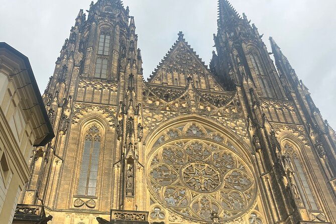 walking-tour-in-prague-castle-complex-by-czechoslovak-local