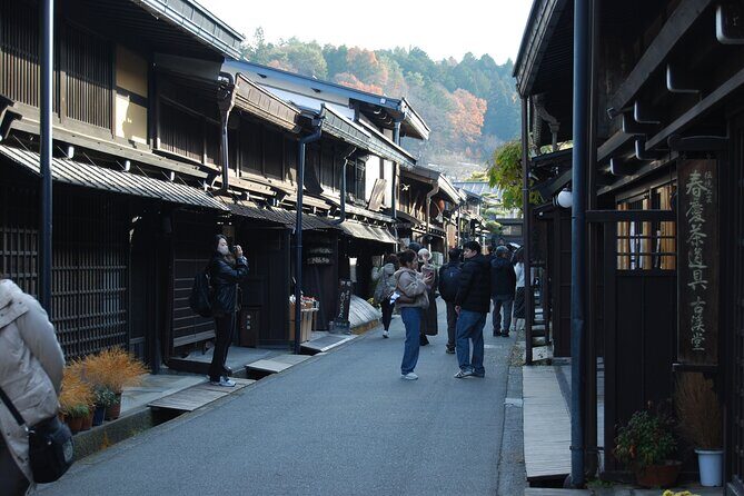 Walking Tour in Takayama Old Town and Historic Streets - Key Points