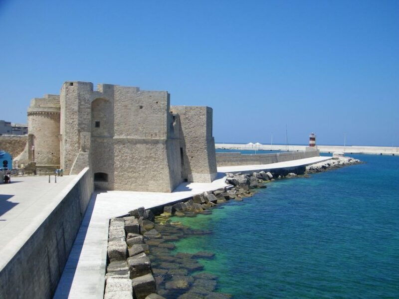 walking-tour-in-the-wonderful-monopoli