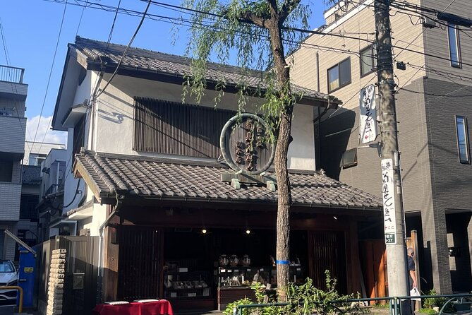 walking-tour-in-yanaka-nezu-and-sendagi-tea-ceremony-old-tokyo