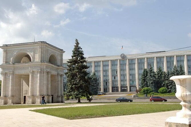 walking-tour-of-chisinau-with-local-guide