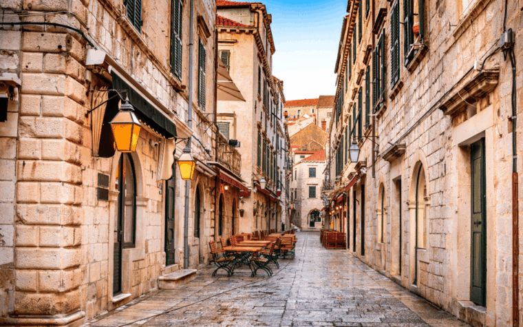 walking-tour-of-dubrovnik-with-transport-from-budva