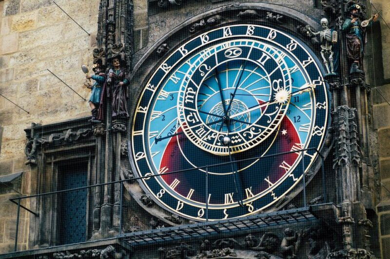 walking-tour-of-prague-old-town-charles-bridge