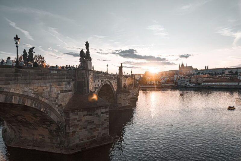 walking-tour-of-prague-old-town-charles-bridge