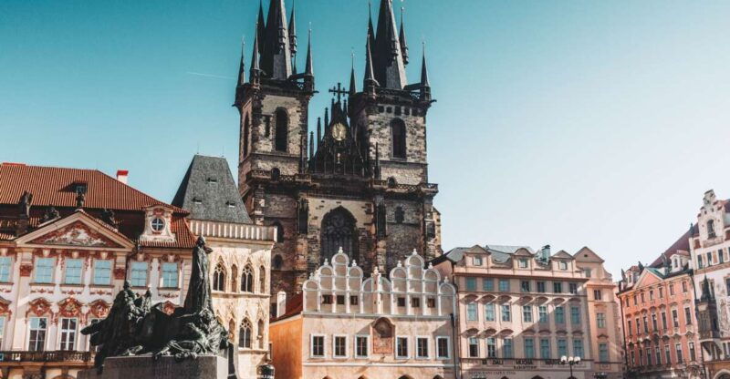 walking-tour-of-prague-old-town-charles-bridge