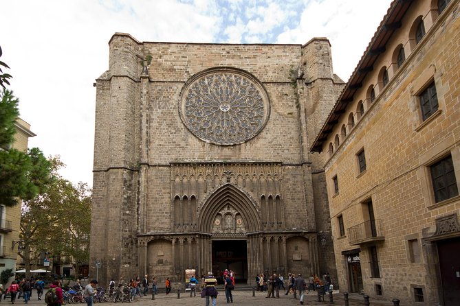 walking-tour-of-the-gothic-quarter-of-barcelona-cathedral