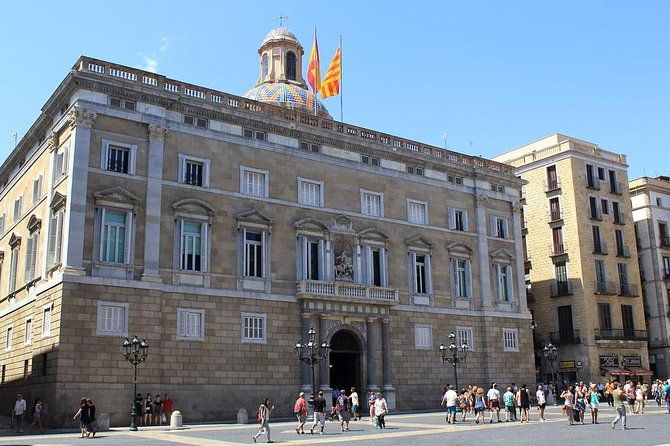 walking-tour-of-the-gothic-quarter-of-barcelona-cathedral