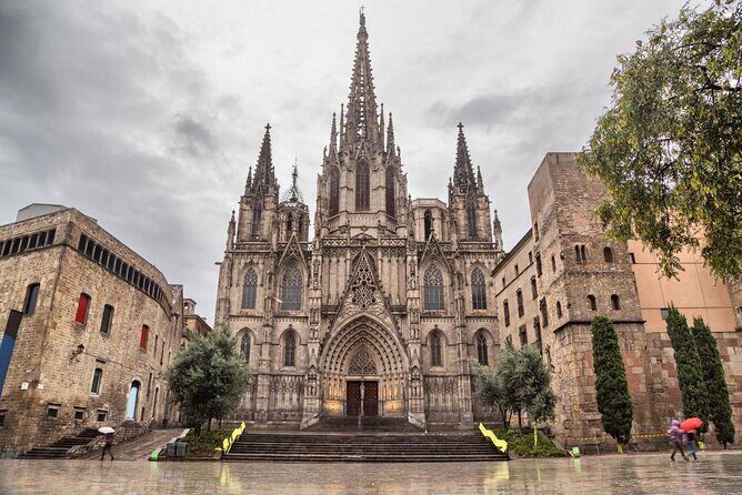 Walking tour of the Gothic Quarter of Barcelona with pintxos tasting - Key Points