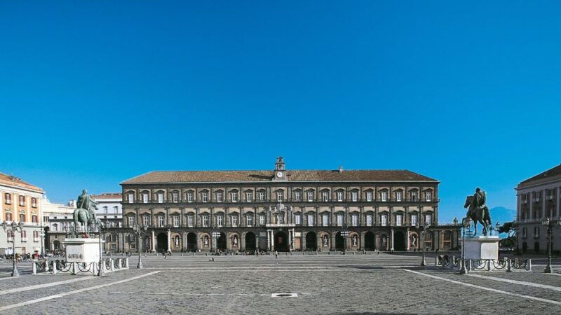 walking-tour-of-the-royal-naples