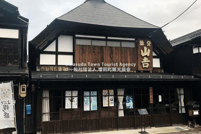 walking-tour-of-wealthy-merchants-storehouses-in-akita
