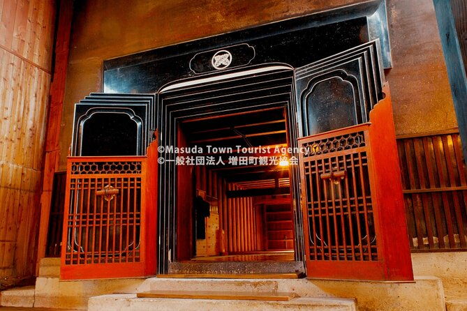 walking-tour-of-wealthy-merchants-storehouses-in-akita
