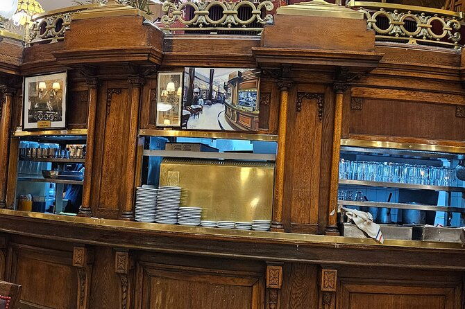 walking-tour-plaza-de-mayo-and-coffee-time-at-cafe-tortonis